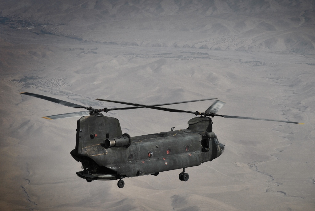 CH-47 in volo nella provincia di Herat