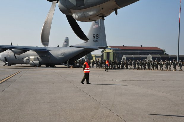 Imbarco del personale su C130J USAF