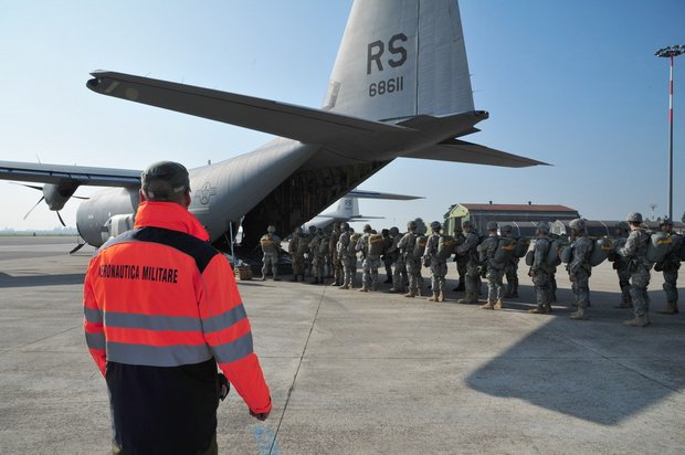 Imbarco del personale su C130J USAF2
