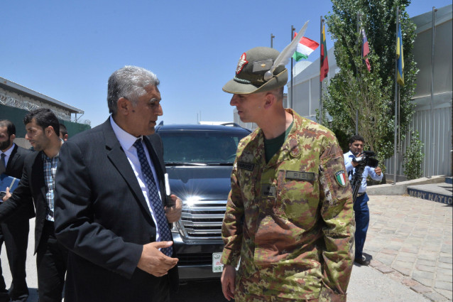Il gen Risi con il governatore della provincia di Herat Mr Rahimi