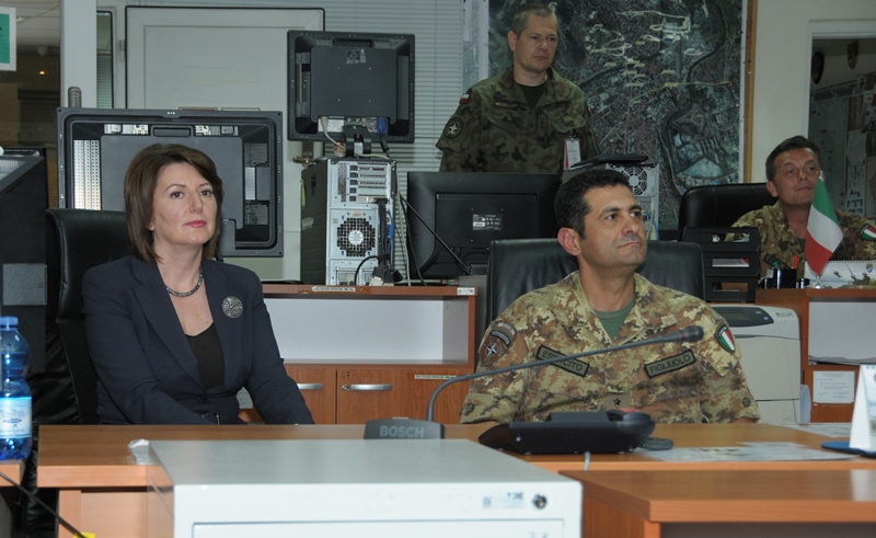 Il Presidente e il Comandante di KFOR durante il Briefing