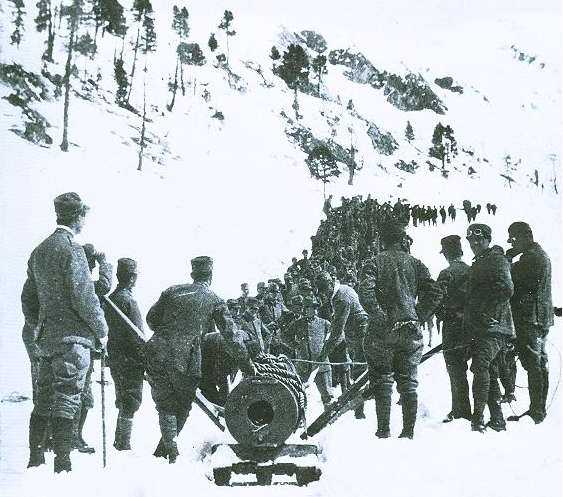 Il trasporto sulla cima dell'Adamello del 149A