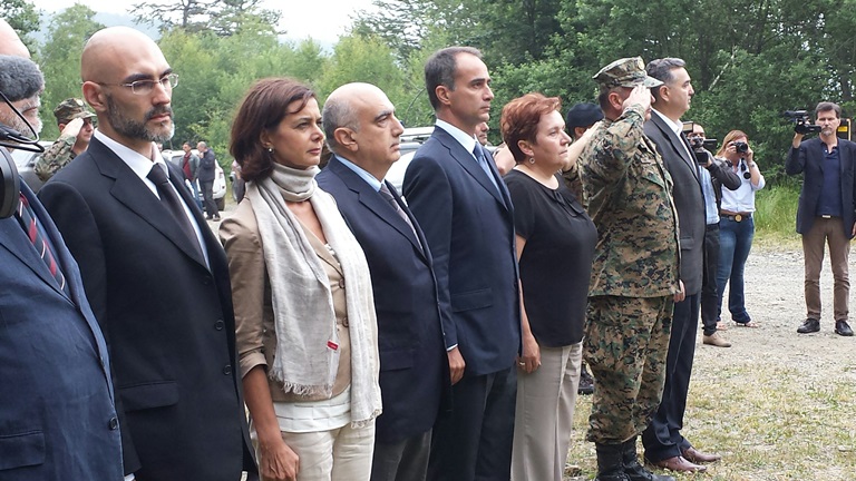 Le autorità intervenute durante l'esecuzione degli inni nazionali