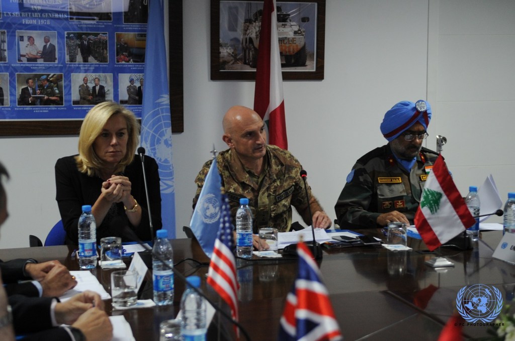 Il generale Portolano in apertura dell'incontro con gli ambasciatori dei P5 e dei paesi contributori alla missione