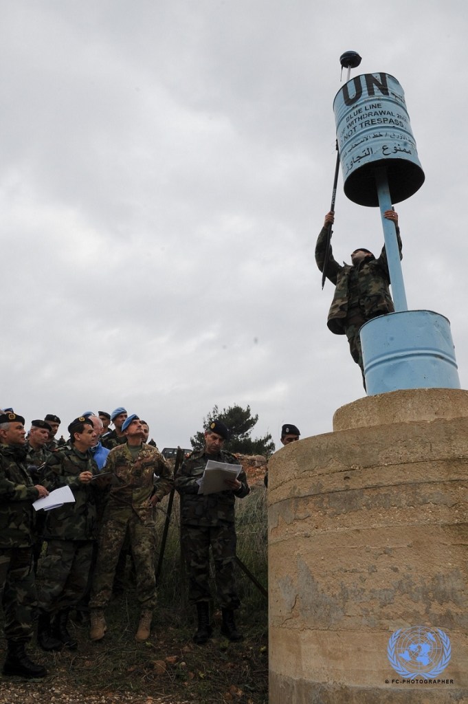 Il gen. Portolano in occasione dei lavori di demarcazione della BLUE LINE