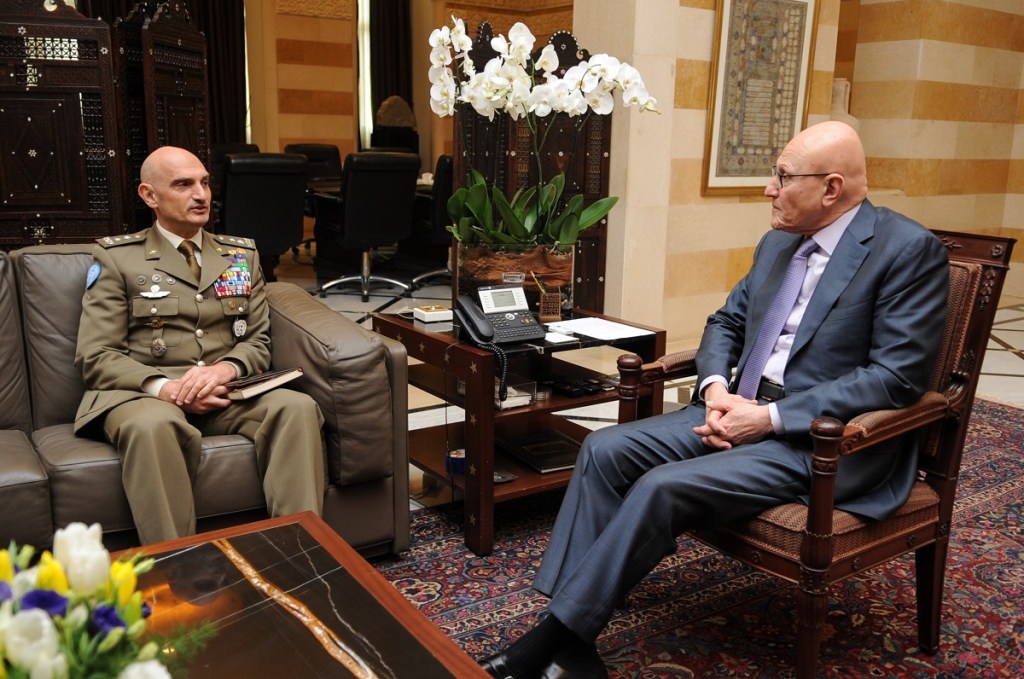 Il generale Portolano inncontra il primo ministro Tammam Salam