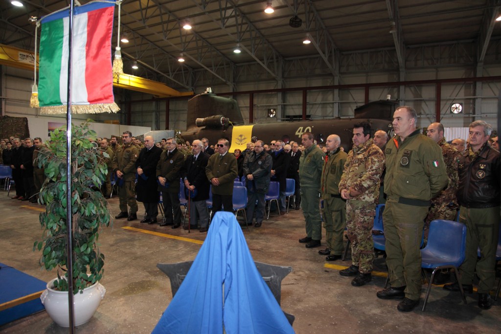 Personale durante la celebrazione religiosa