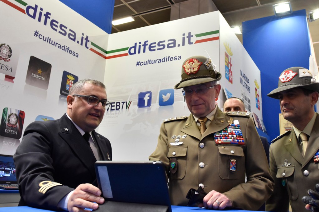 Il Generale Graziano visita lo Stand Difesa