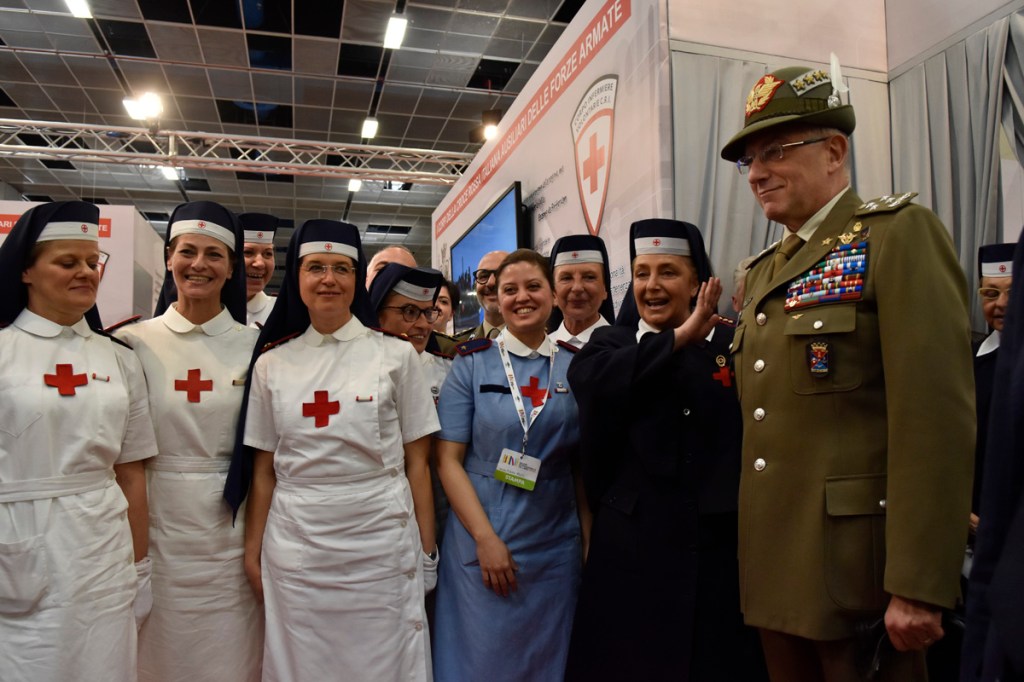 Il Generale Graziano visita lo Stand delle Crocerossine