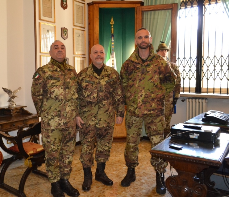 FOTO 2 SALUTO BANDIERA DI GUERRA DEL 9°RGT ALPINI