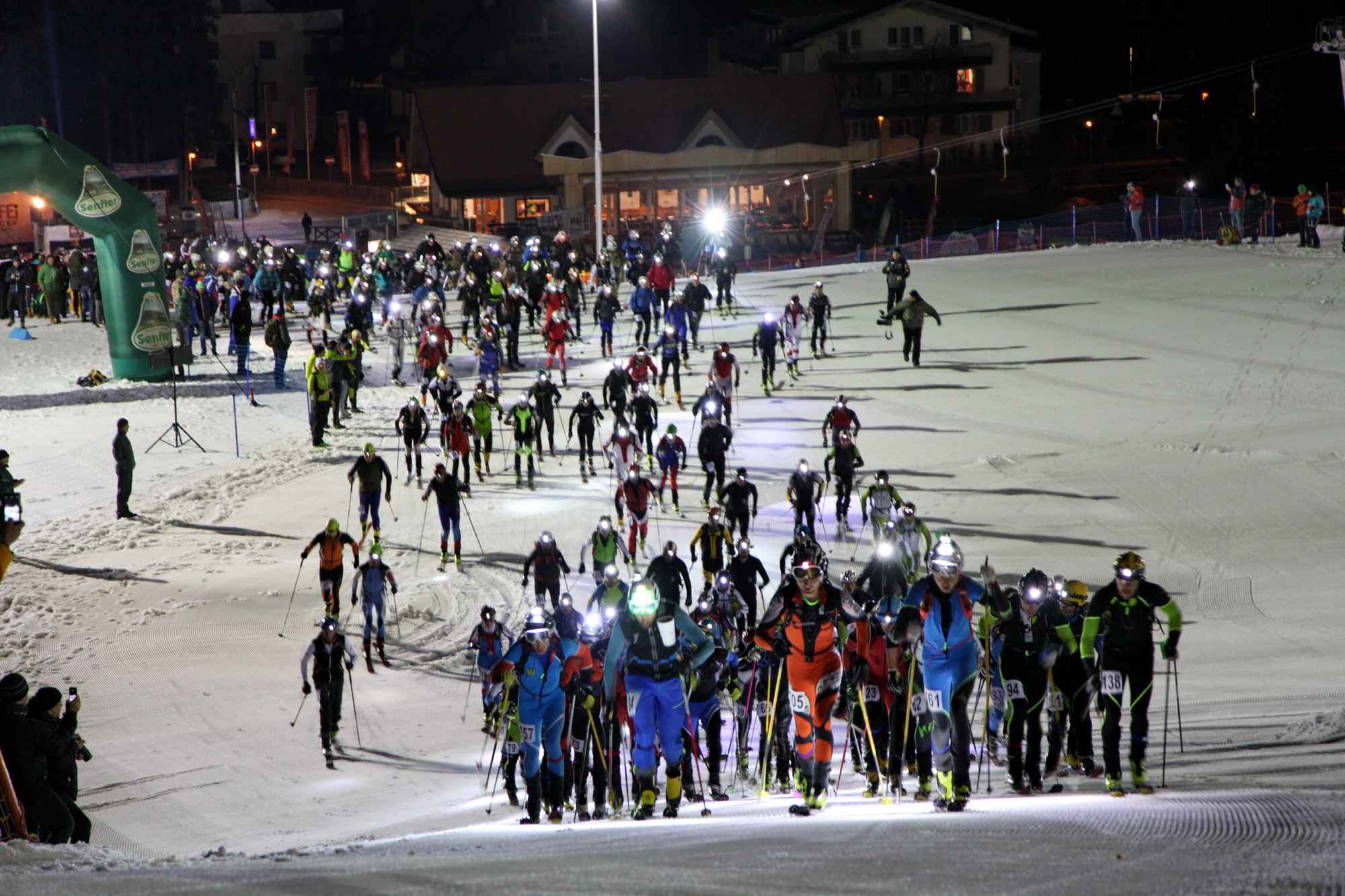 Partenza della gara di scialpinismo