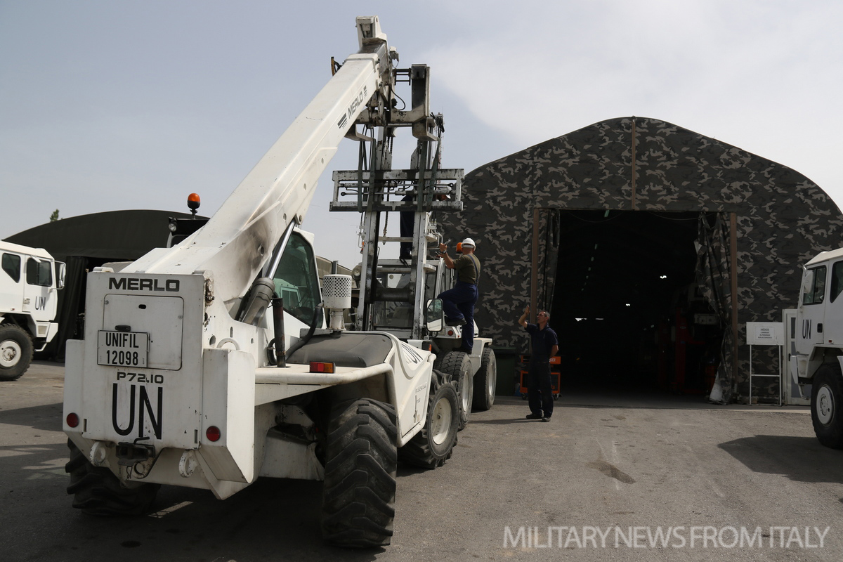 Alcuni macchinari marchiati UN.jpg