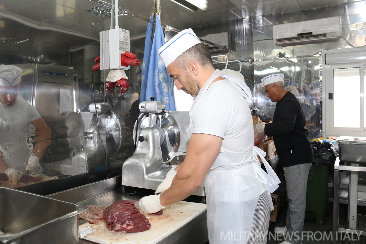 Militare impiegato nel vettovagliamento.jpg