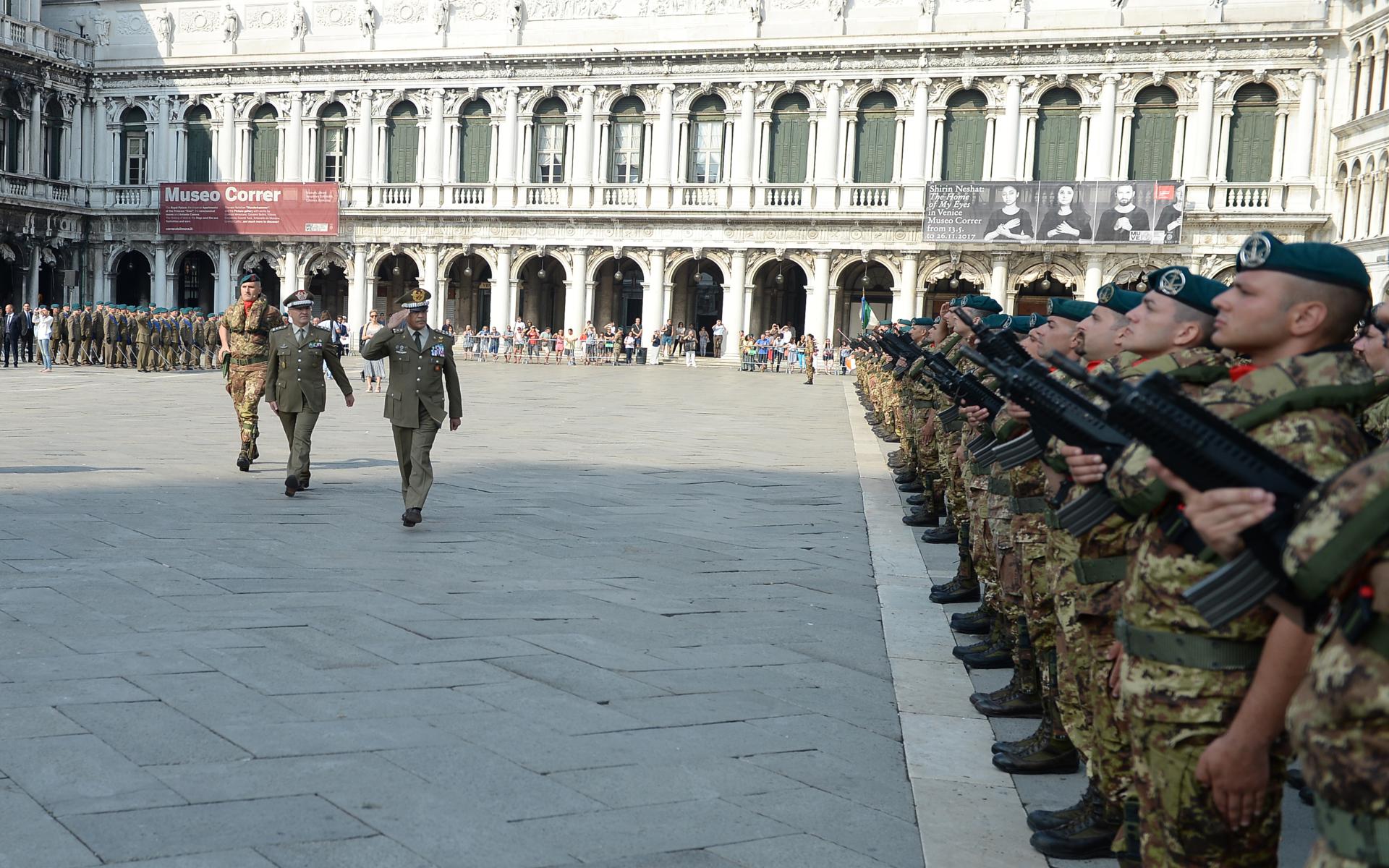 Il Generale Errico passa in rassegna il reggimento lagunari
