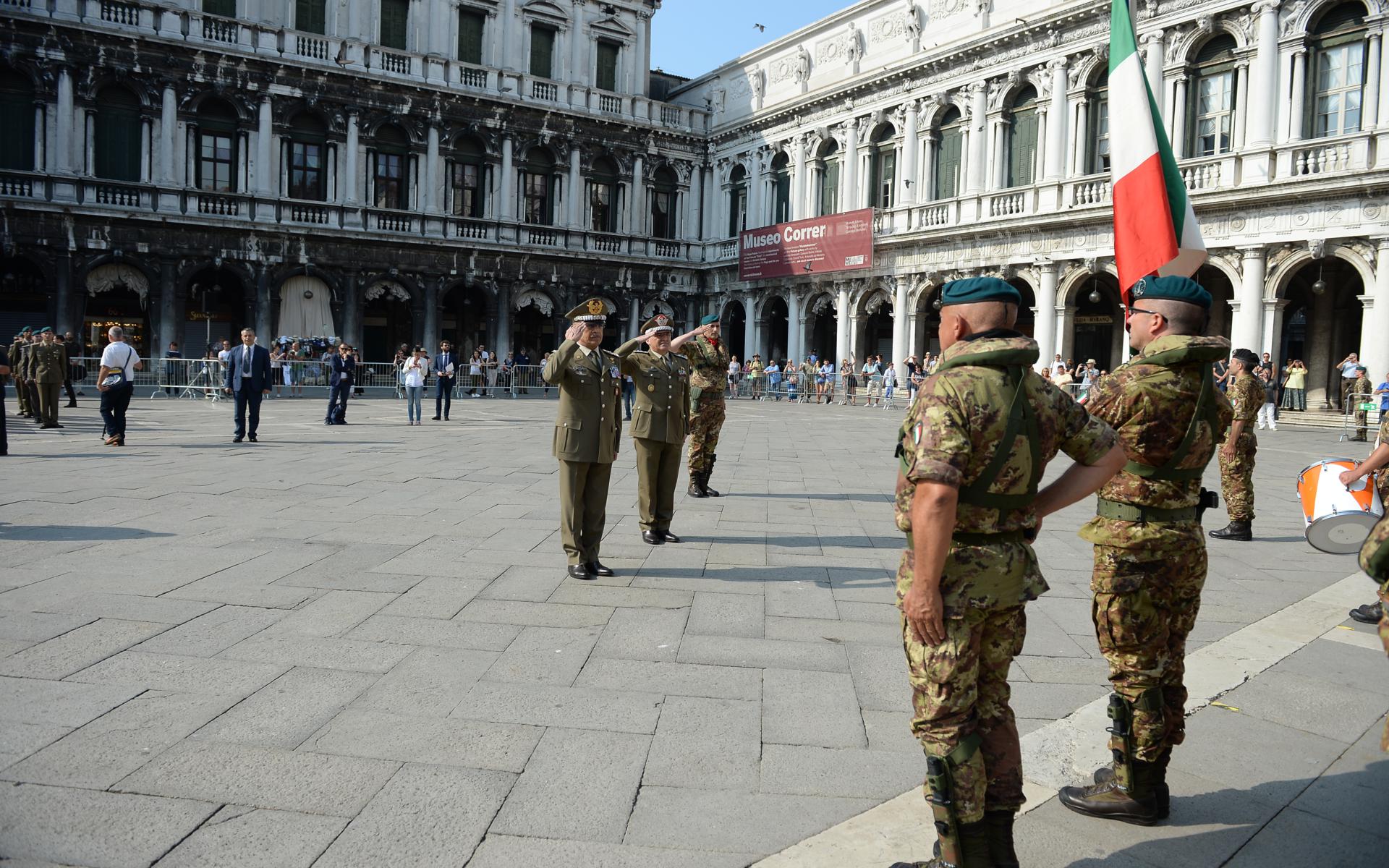 Momento della rassegna del reggimento_