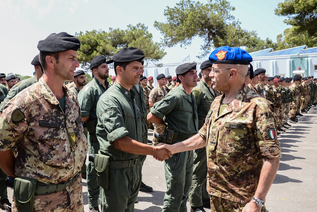 Saluto del Capo di SME al personale della B. _Pinerolo_ 1