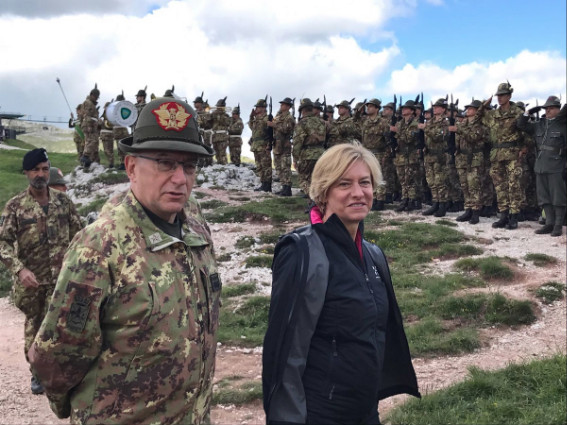 440dfb56-8ace-4f70-8f1d-a562934a06f4dd4hc-hwaaadsjoMedium