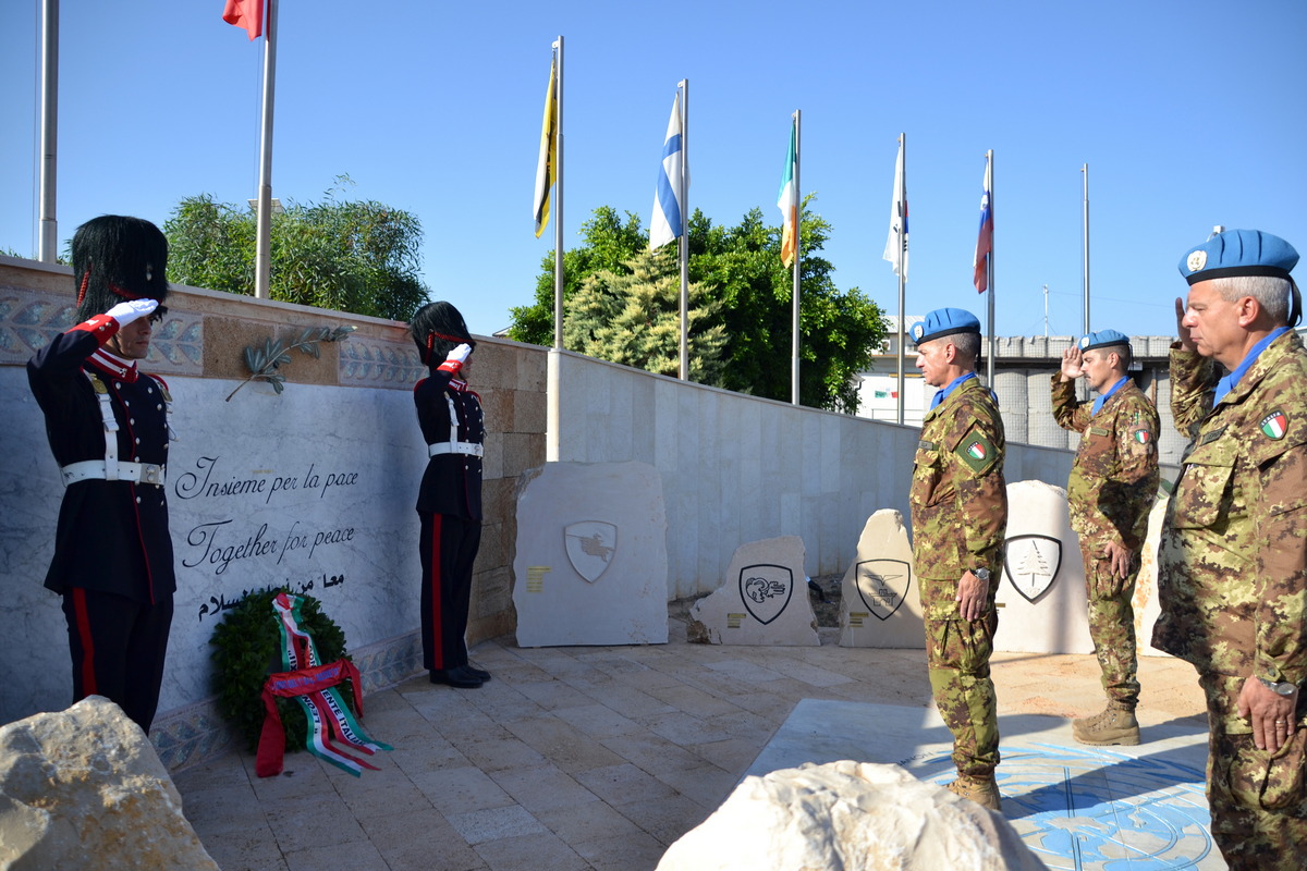 Deposizione di una corona in memoria dei caduti della battaglia dell'Assietta