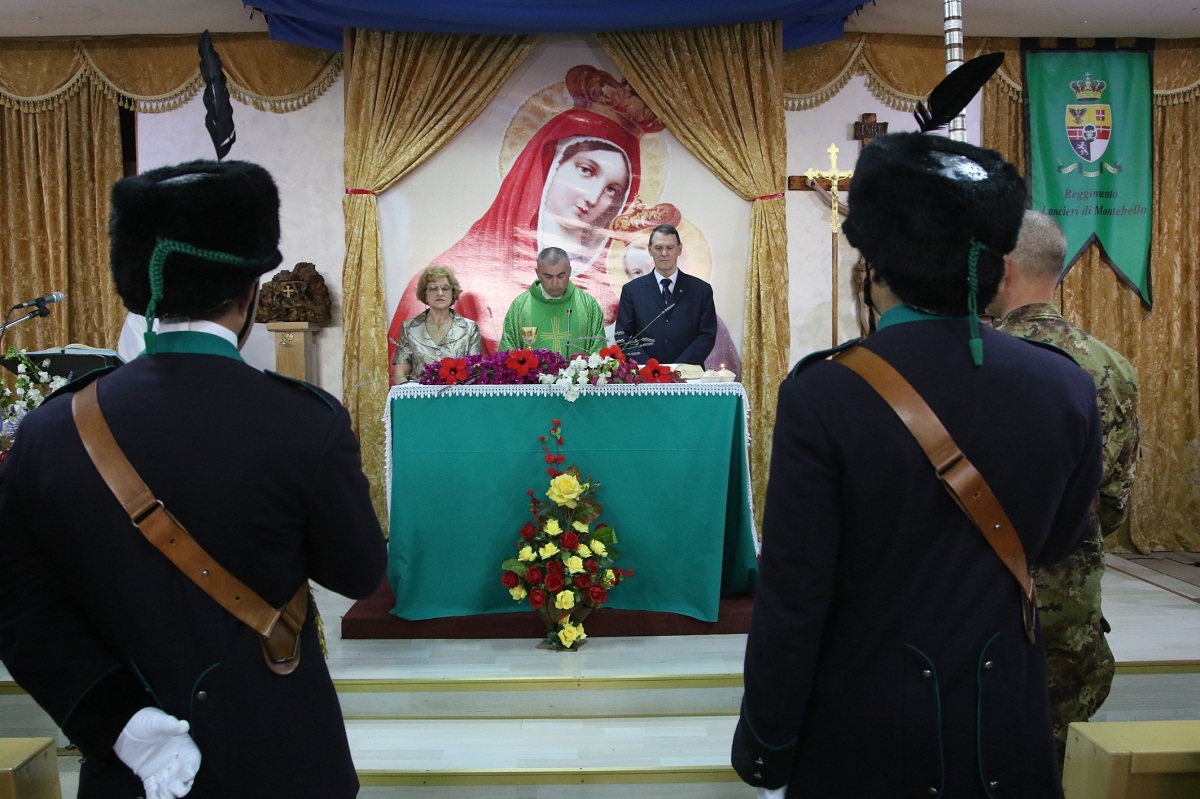 Don Salvatore celebra la santa messa