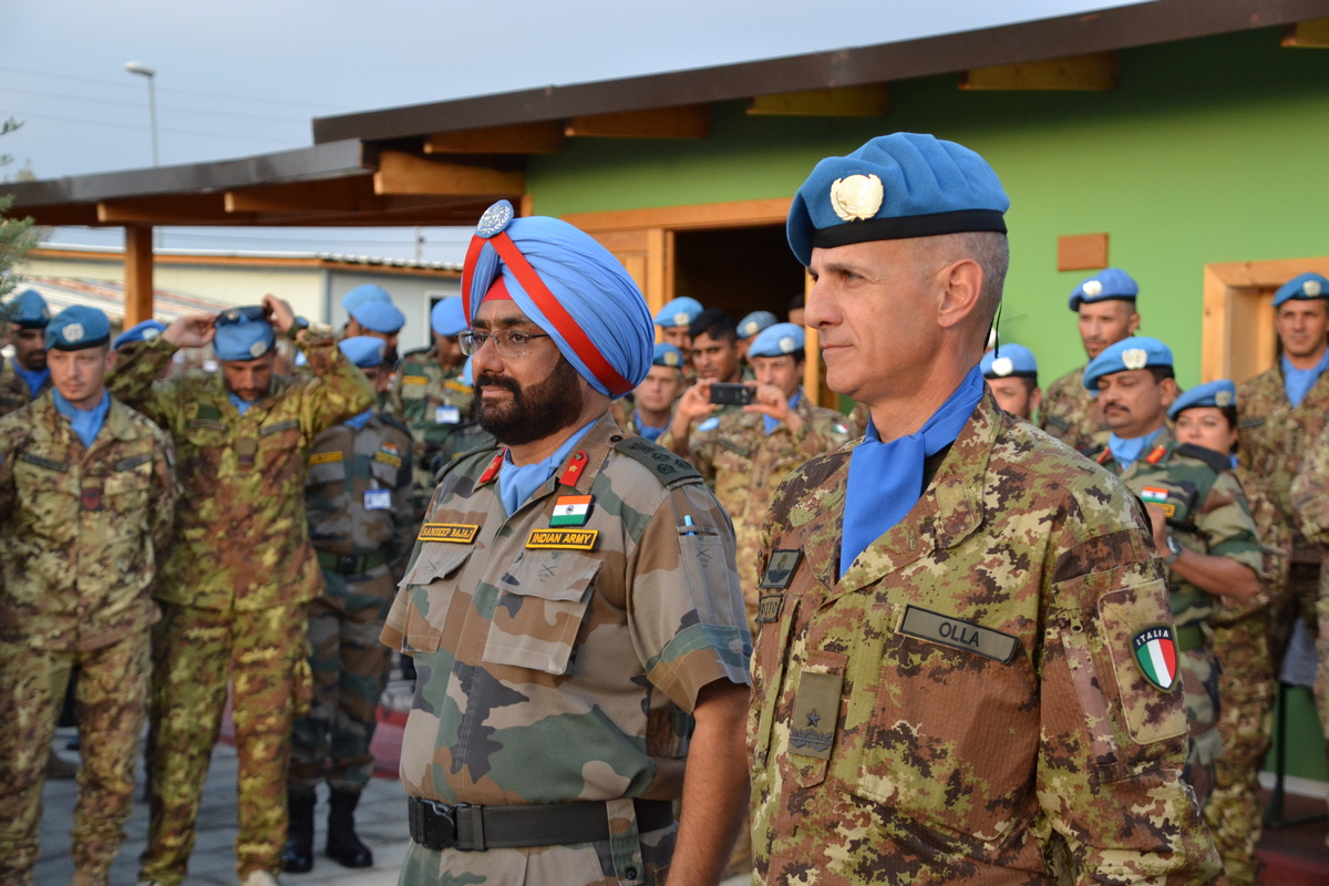 Il Gen.B. Olla, Comandante del contingente italiano, e il parigrado Sandeep Singh BAJAJ, deputy Force Commander di UNIFIL