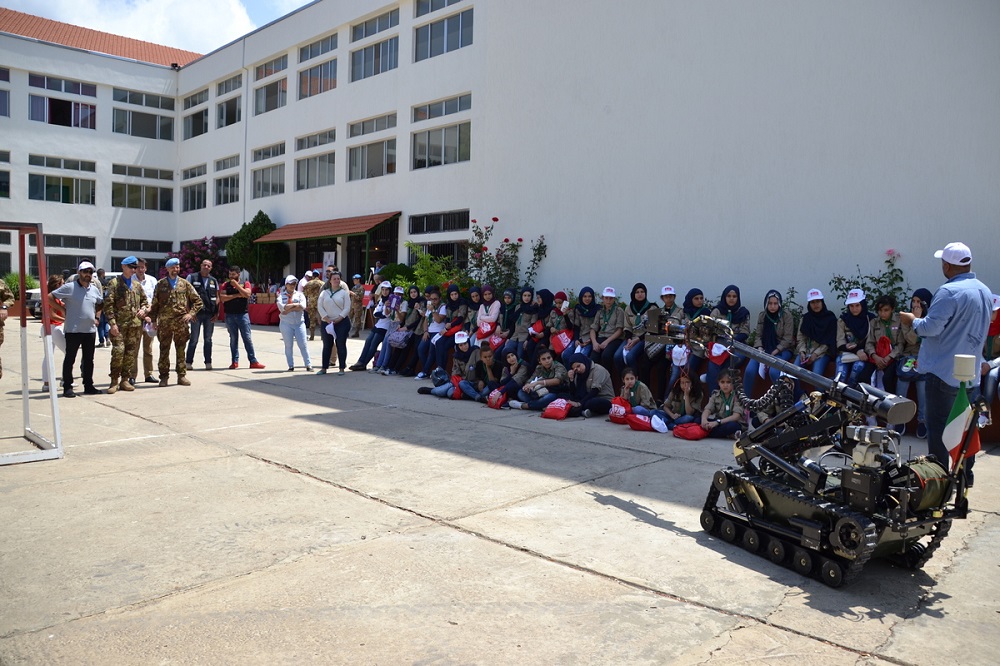 Il robot Remote Handling Equipment è dotato di telecamere, pinza e cannoncino. Finalizzato al movimento e disarticolazione dell_ordigno