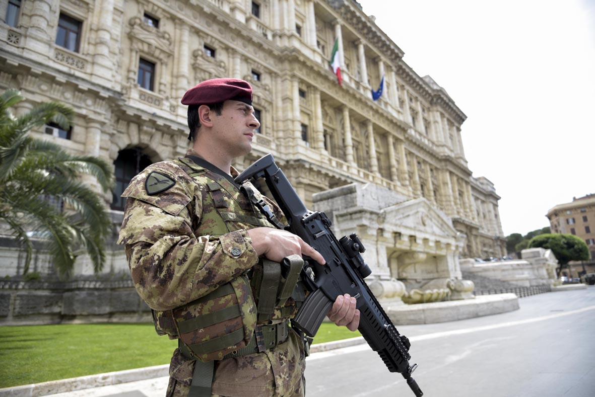 Militari del 185° in servizio presso la Corte di Cassazione (9)
