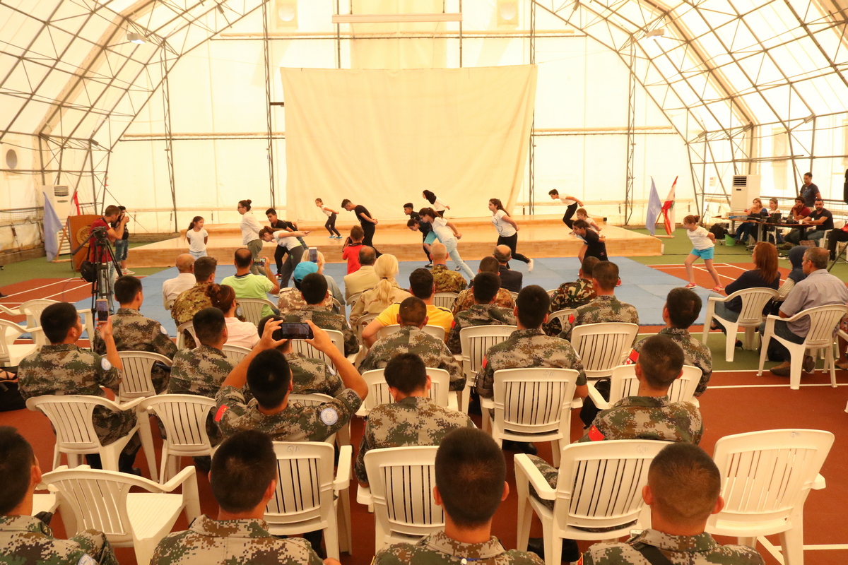 Spettacolo teatrale dei giovani dei villaggi locali