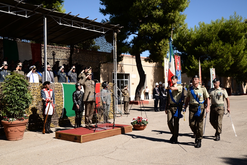 Bandiera 9 Reggimento lascia lo schieramento