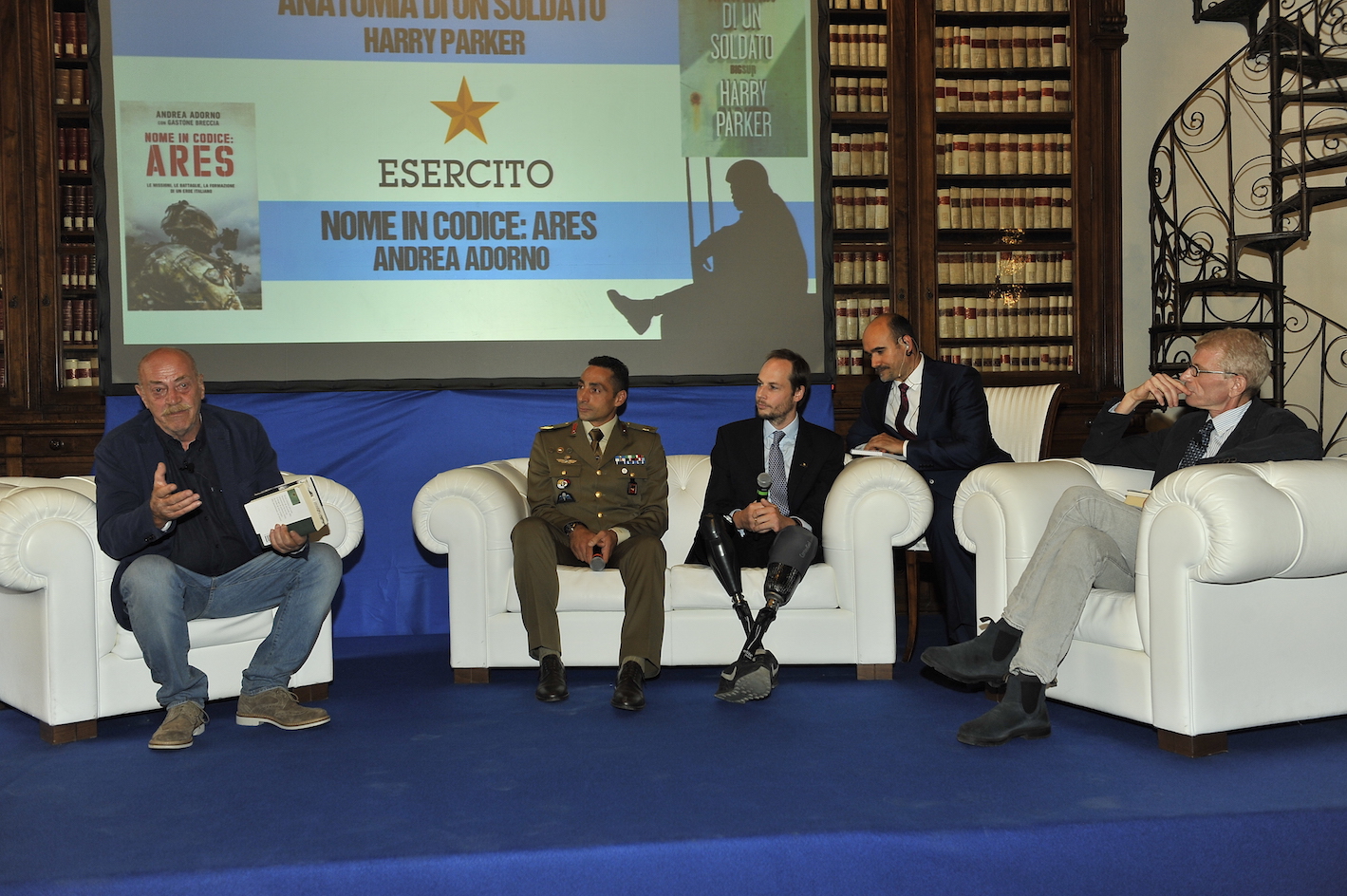 Tony Capuozzo durante la presentazione dei libri