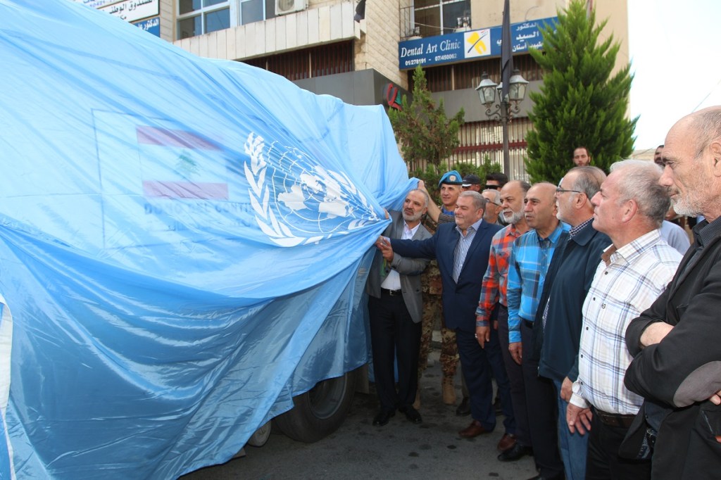 Libano: il contingente italiano dona una moto&nbsp;spazzatrice