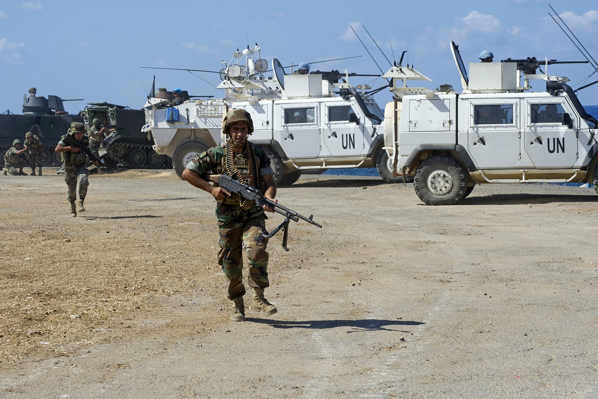 Militare libanese durante l'esercitazione a fuoco