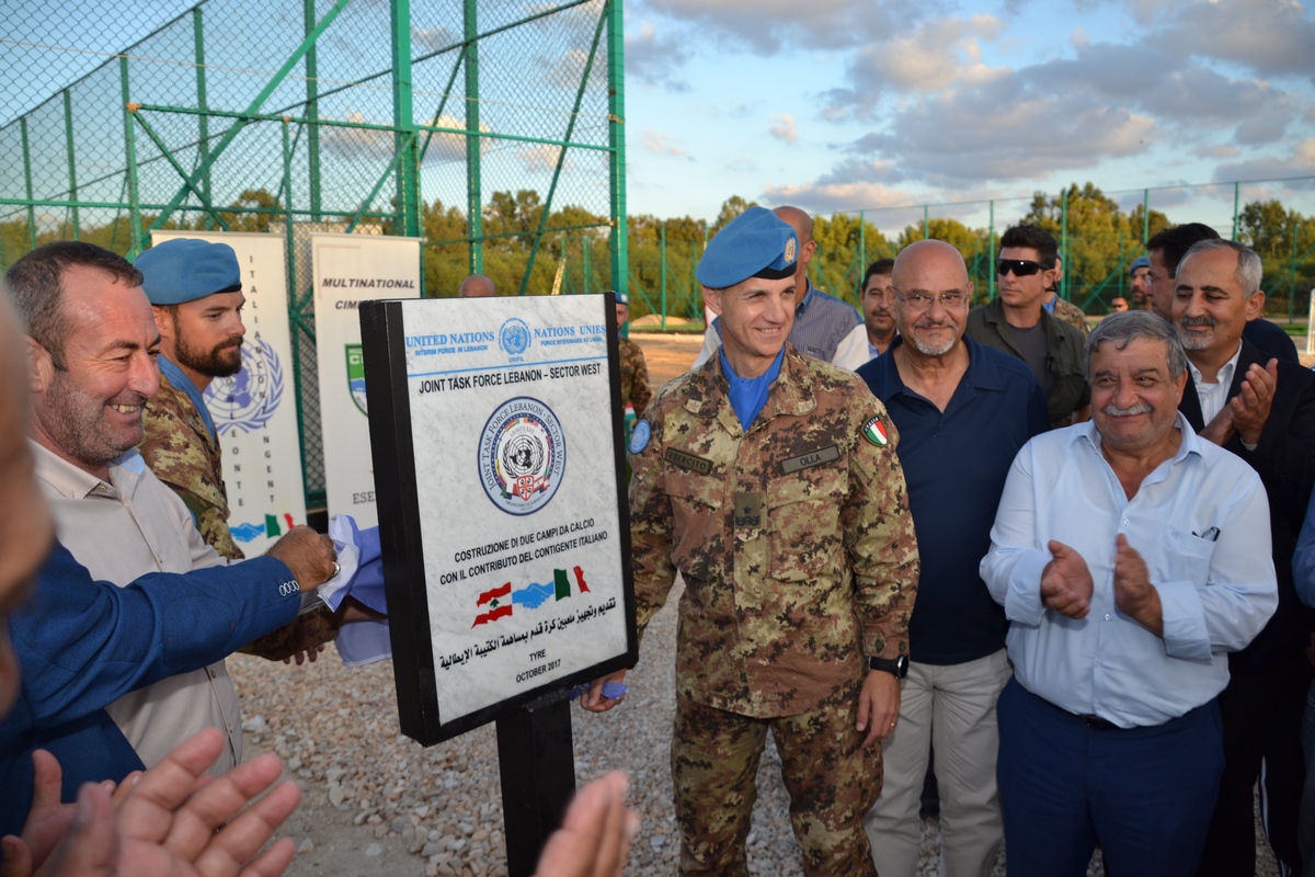 Spoglio della targa inaugurale del complesso sportivo