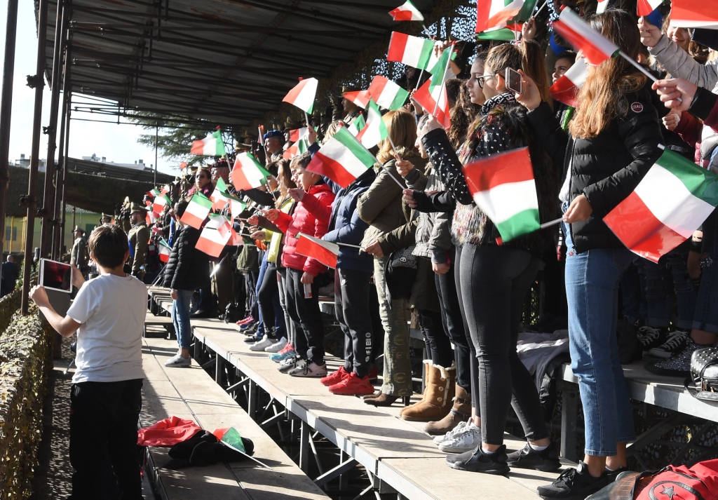 Una delle tante scolaresche presenti alla cerimonia