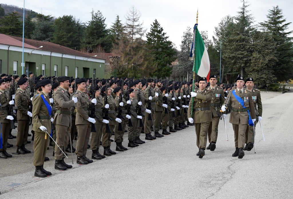 La bandiera di Guerra del 235° fa il suo ingresso nello schieramento
