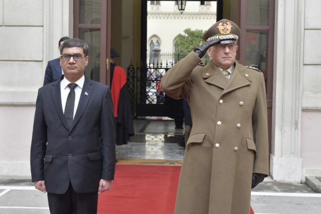 28ecb833-11c7-4c84-b557-9b953c5f2bbbweb-4247Medium