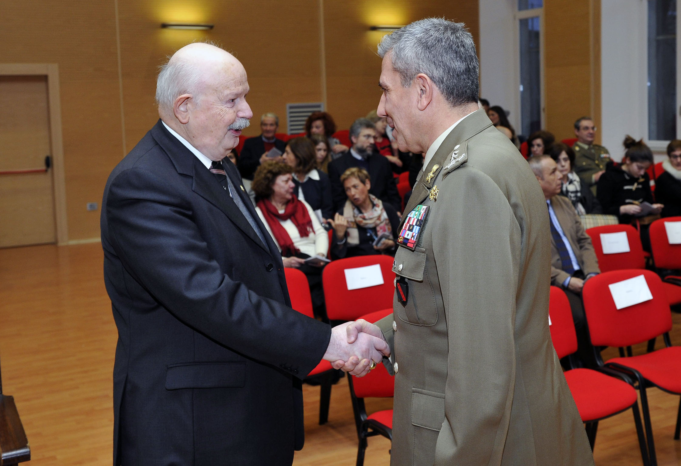 Il Vice Comandante Militare della Capitale saluta il reggente dello SMOM