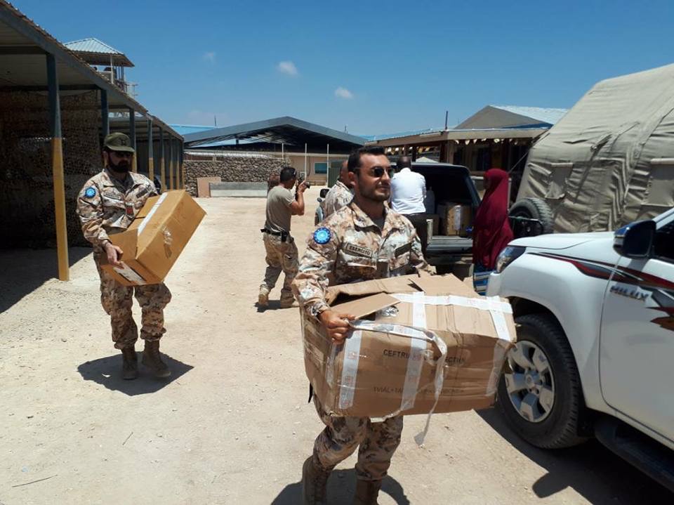 Somalia: forze armate italiane donano medicinali alla clinica infantile di&nbsp;Mogadiscio