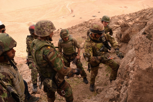 a24d269c-c8f4-4566-a7d6-d3d0e03b8876lezione sull'uso dei chiodi da rocciaMedium