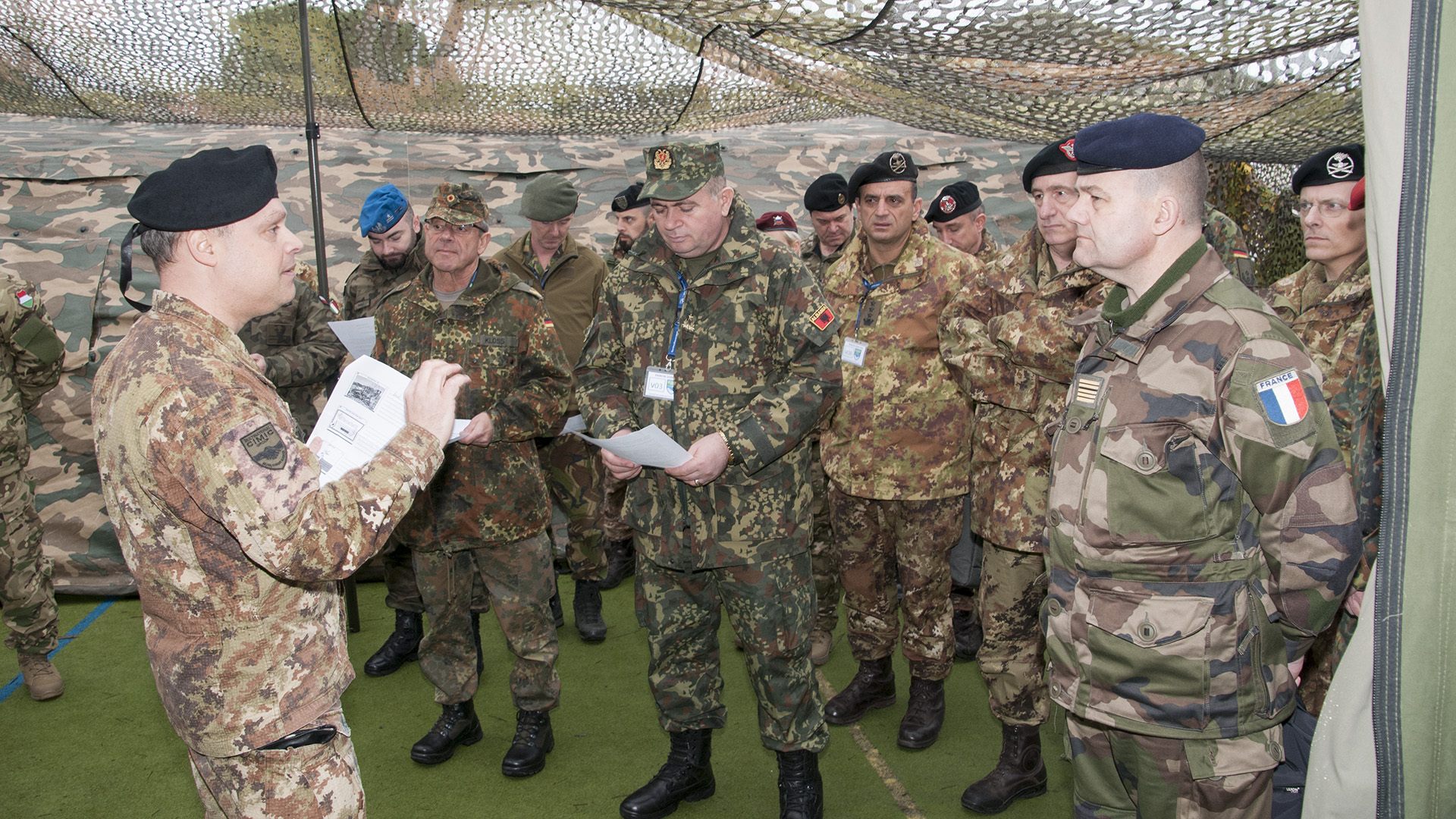 Il Comandante della CIMIC Unit Italiana illustra il CIMIC Centre
