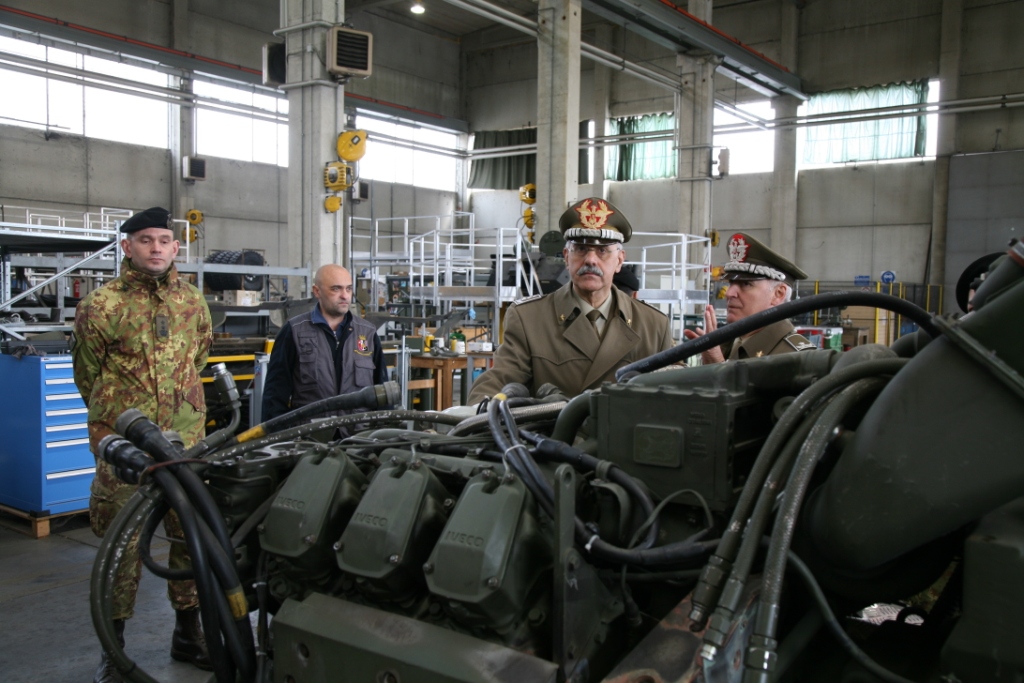 un momento della visita al Polo di Mantenimento Pesante Nord