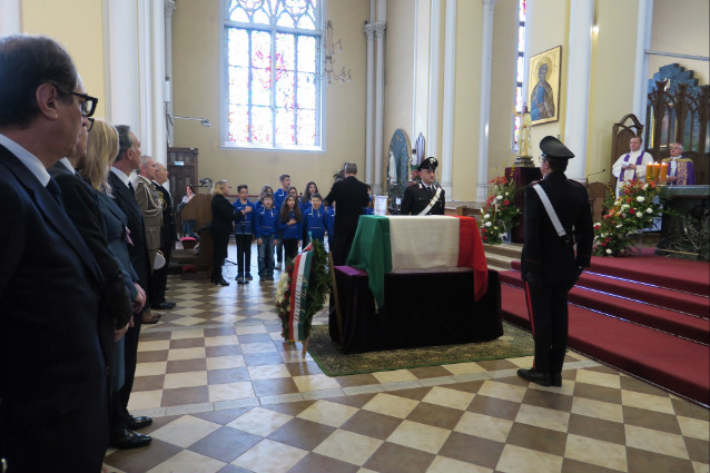 afeeb779-be8c-458b-9155-6a9882bfd03bbambini scuola italiana cantani inno mameliMedium