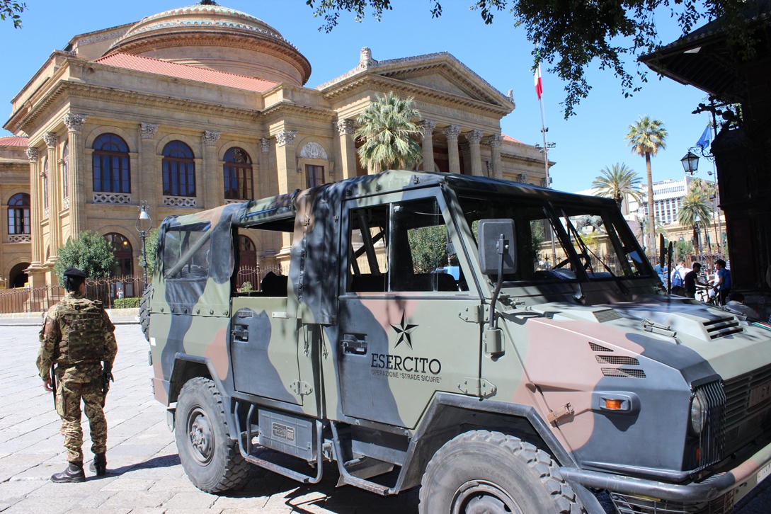 L'Esercito impegnato nell'Operazione Strade Sicure a Palermo (2)