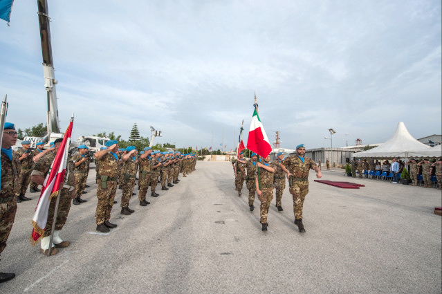 f148338e-3d20-485c-bf38-b2a247d2464e02 ingresso bandiere di guerraMedium