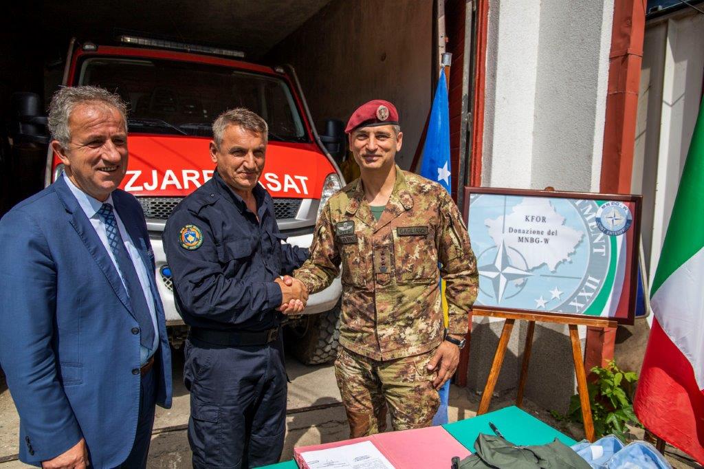 Kosovo - Ringraziamento del C.te della stazione dei Vigili del Fuoco di Suhareka-Suva Reka