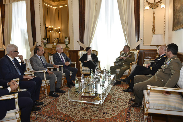 a4a3e1c1-d598-4b42-bbe8-741e8d53f62b_dsc3014sl_02Medium