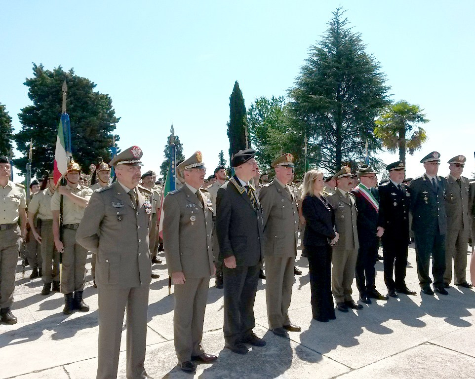 Le Autorità Militari, il sindaco di Nervesa e il Prefetto di Treviso