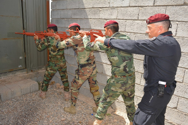 3047e7b0-3e92-4150-9e0f-23172c300ad7missione in iraq_corso law enforcement_ tecniche di puntamentoMedium