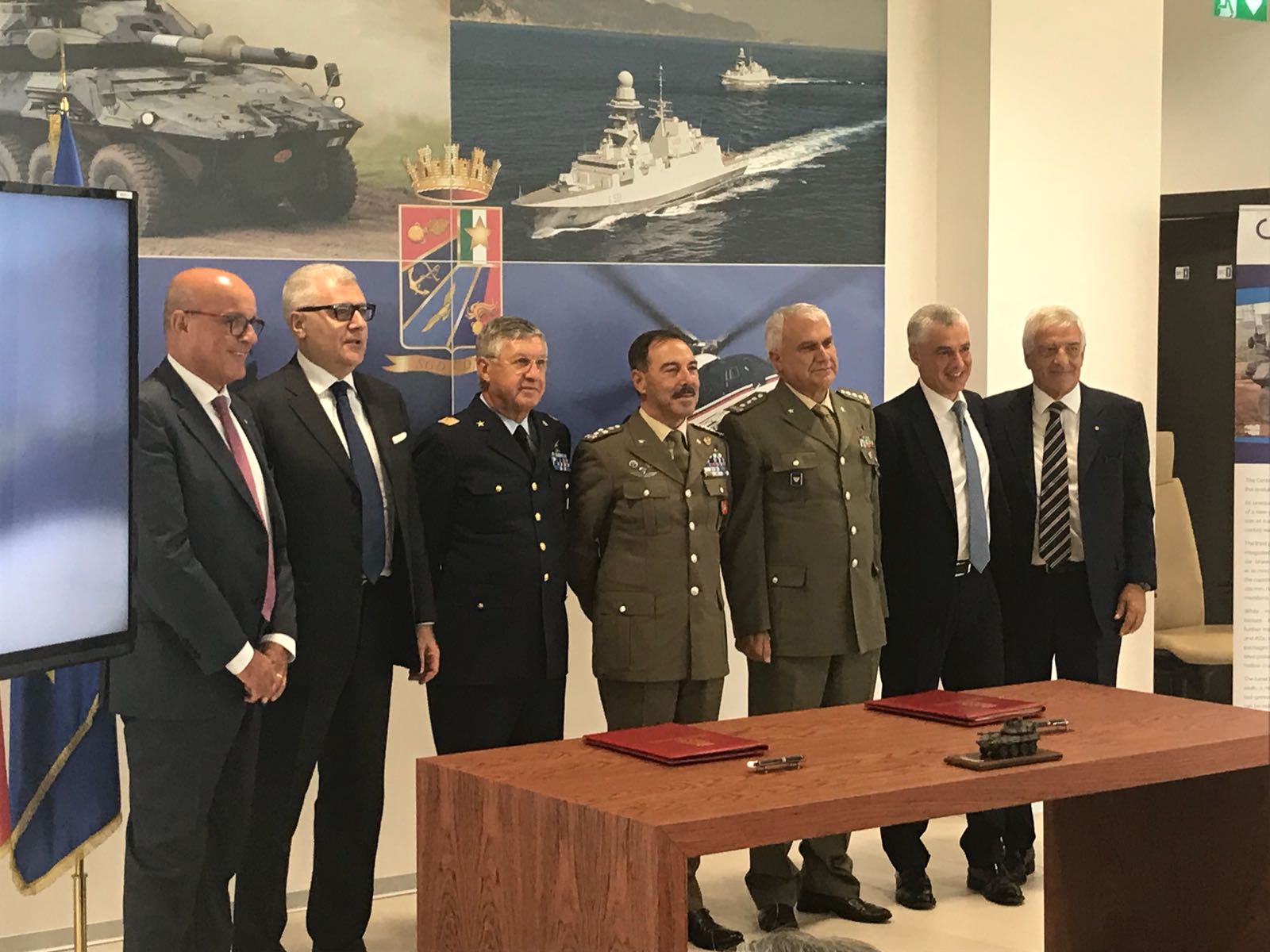 6 I rappresentanti delle Forze armate e della Società Consortile Iveco Oto Melara