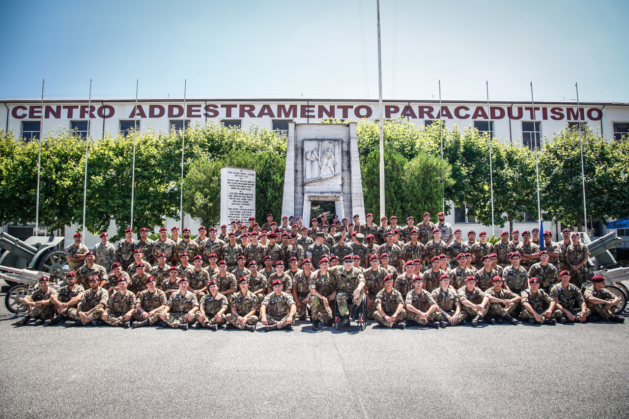 7. Foto del 55 corso di Paracdutismo con il Ten Col Paglia