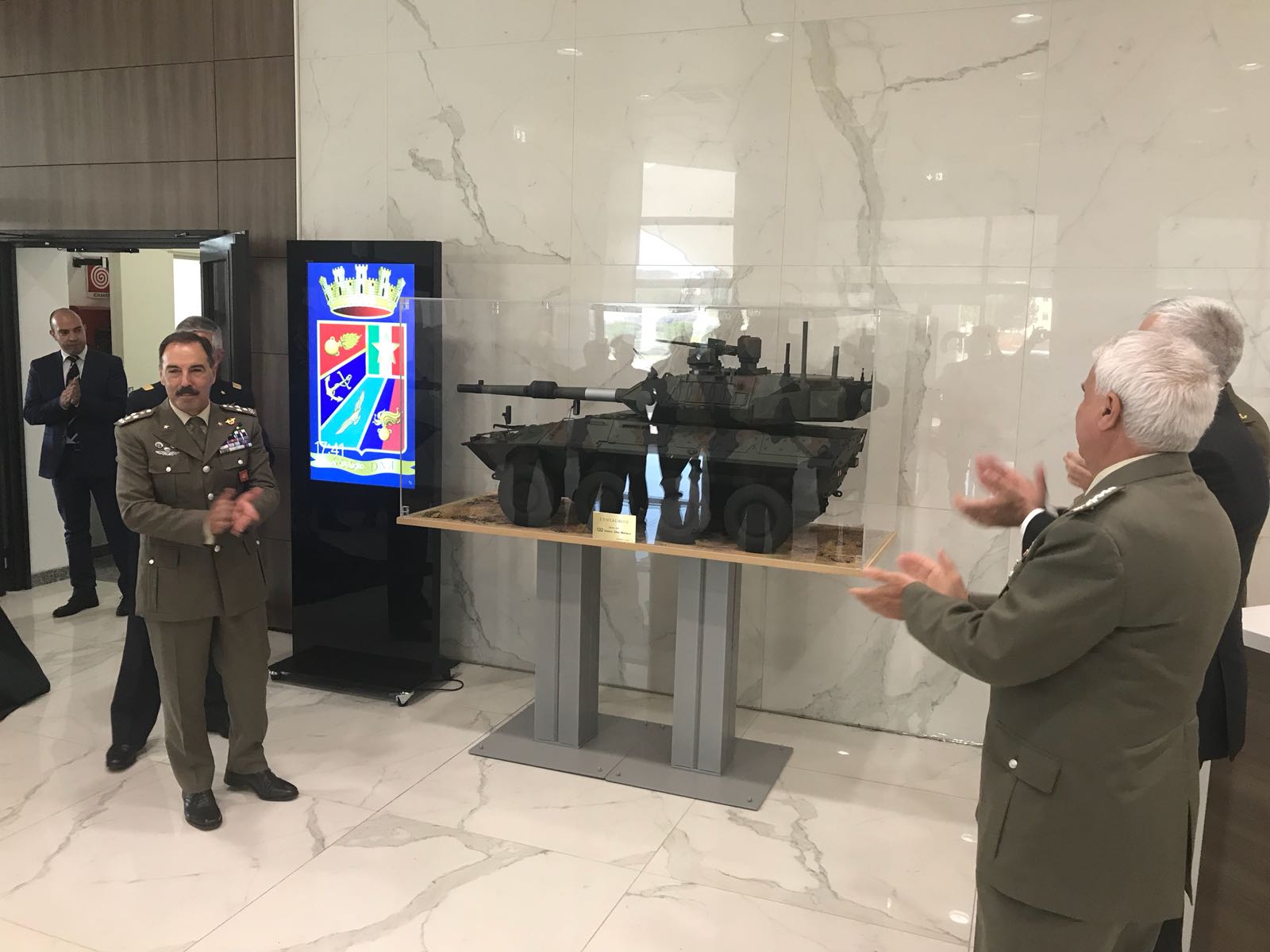 Il modello in scala della nuova blindo Centauro II